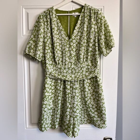 HEARTLOOM Emory Floral Romper - Picture 4 of 8